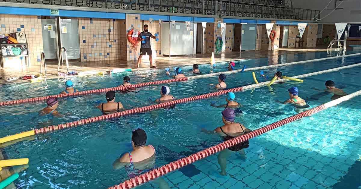 El Ayuntamiento insta a la empresa de la piscina municipal a seguir prestando servicio