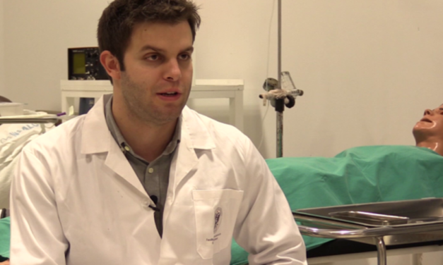 Un profesor de Enfermería usa TikTok para enseñar a combatir bulos negacionistas