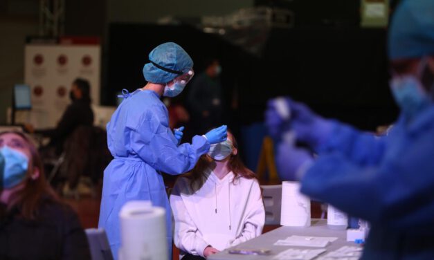 3.755 positivos en Andalucía cierran la semana con 27.851 casos y 315 muertes