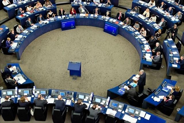 España recibe 4.000 millones para los ERTE y los autónomos