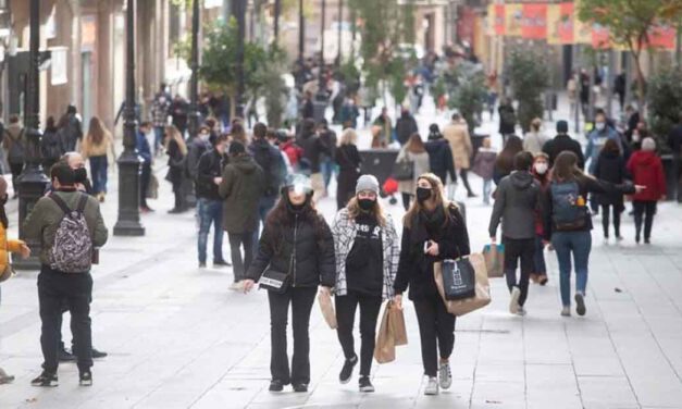 La Junta pide a los andaluces que mantengan las medidas de protección en Nochevieja