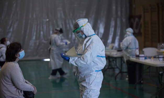 Andalucía suma 213 positivos más que ayer, la mayor cifra en 10 días