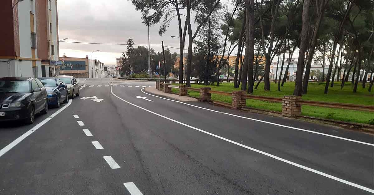 Finalizado el pintado de la Hijuela del Tío Prieto para mejorar la seguridad vial