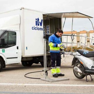 Una unidad móvil de ITV llegará a El Puerto para revisar ciclomotores sin salir del municipio