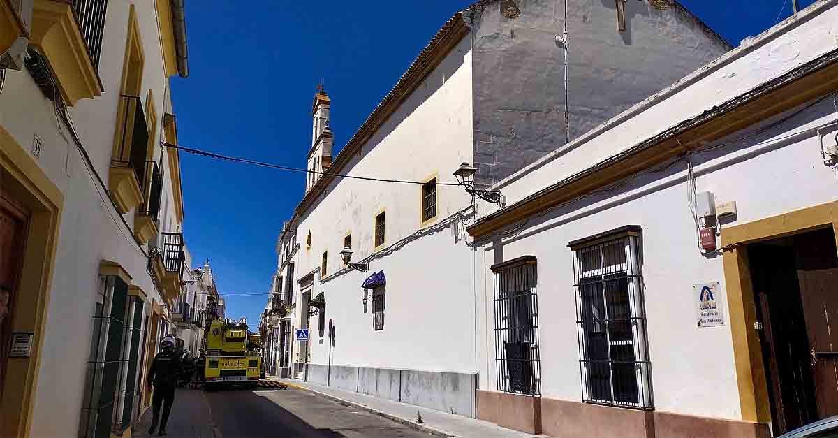 Se desprende parte de la cornisa de la iglesia de San Joaquín