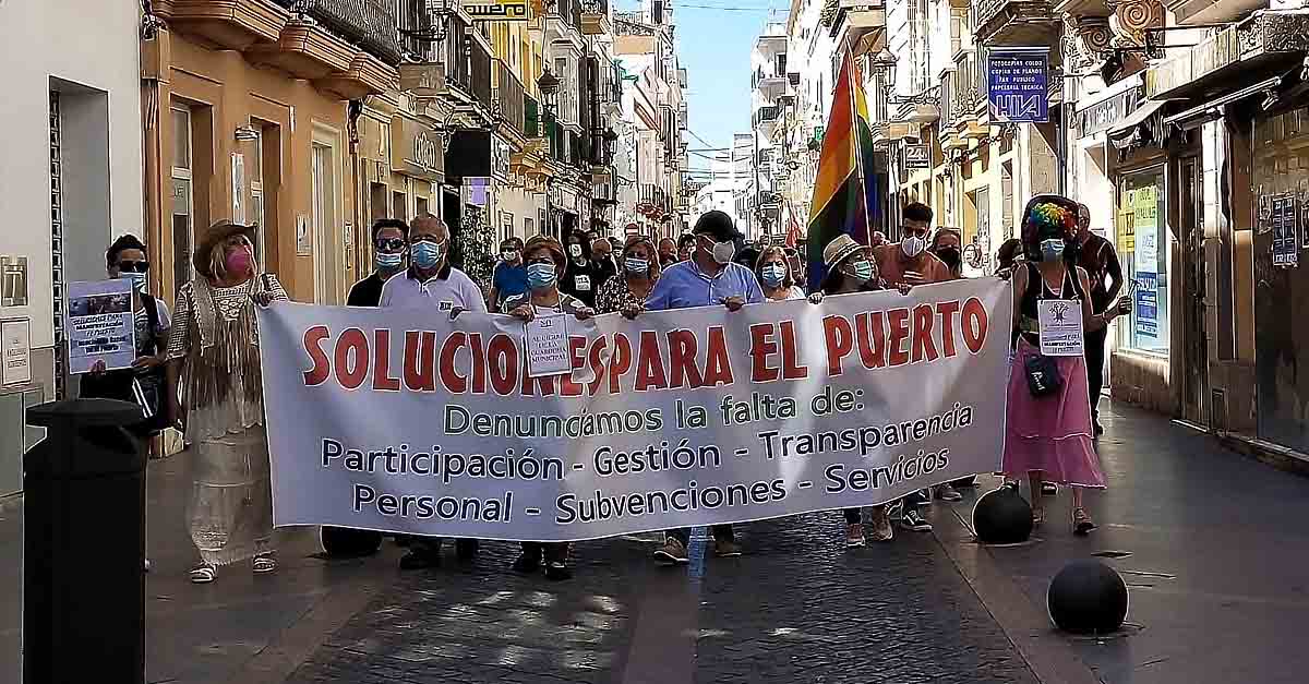 Colectivos y entidades se manifiestan para reclamar soluciones para El Puerto