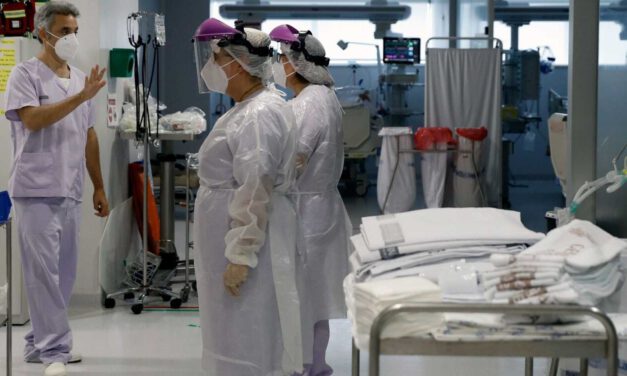 Andalucía baja de los 800 hospitalizados tras dar de alta a 46 y tiene a 200 en UCI