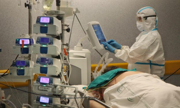 Andalucía baja la incidencia en un día con aumento de contagios y fallecidos