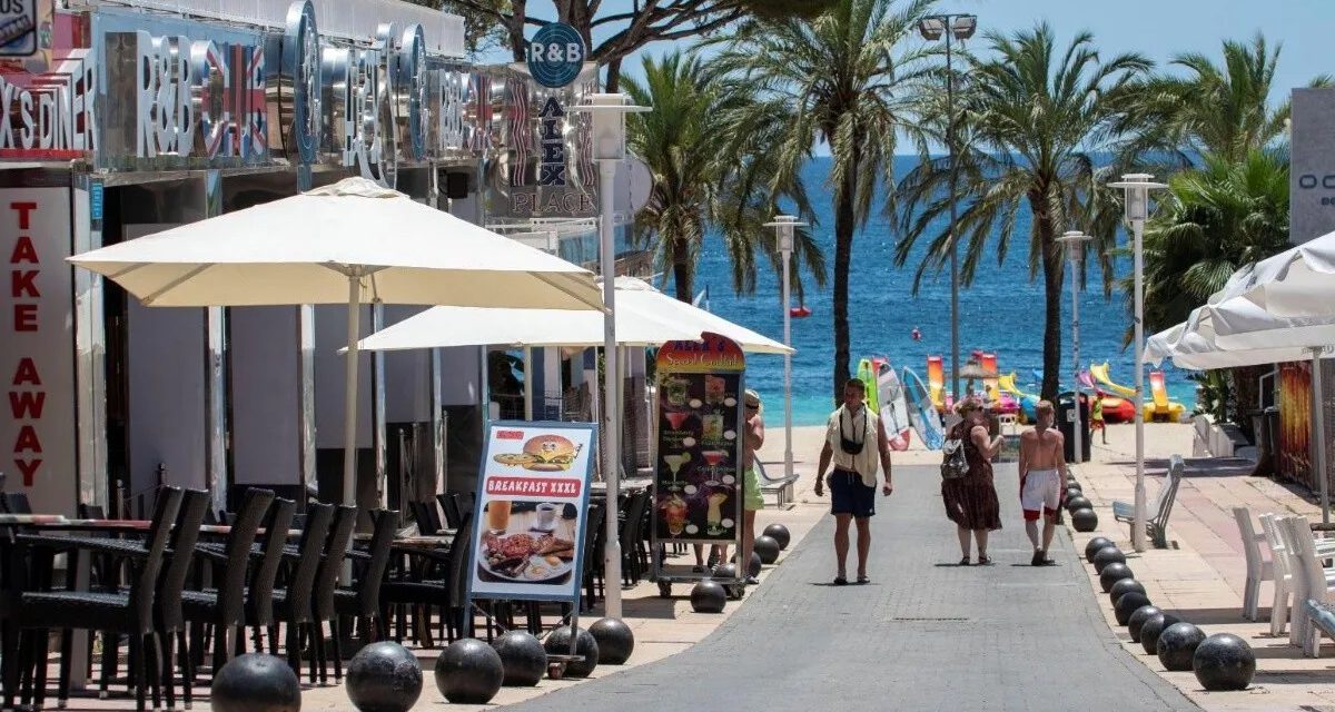 476 jóvenes andaluces se encuentran en aislamiento tras viajes de fin de curso a Mallorca
