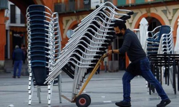 Los hosteleros lamentan el retraso de la revisión de los horarios de cierre de los bares