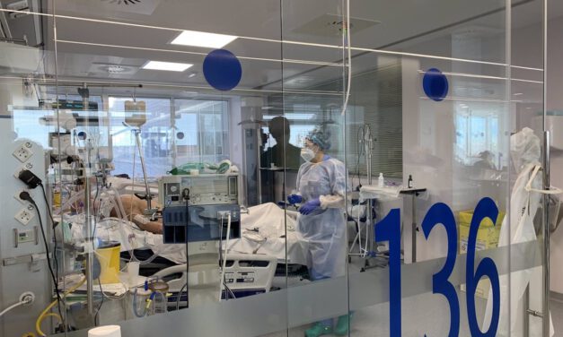 Sube en 15 hospitalizados hasta los 552 y los pacientes de UCI en uno hasta 125