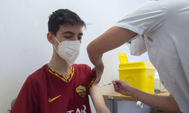 Salud abre la autocita de vacuna contra el Covid para 23 y 24 años