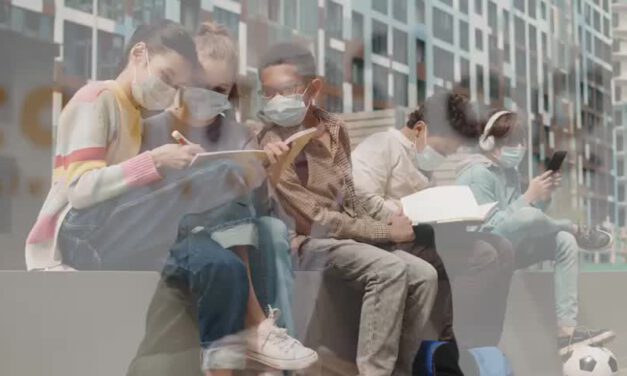 Médicos de Málaga plantean vacunar a los jóvenes para evitar la propagación del virus