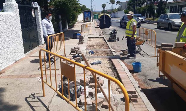 Mantenimiento Urbano centra las primeras actuaciones de urgencia en los acerados de El Puerto
