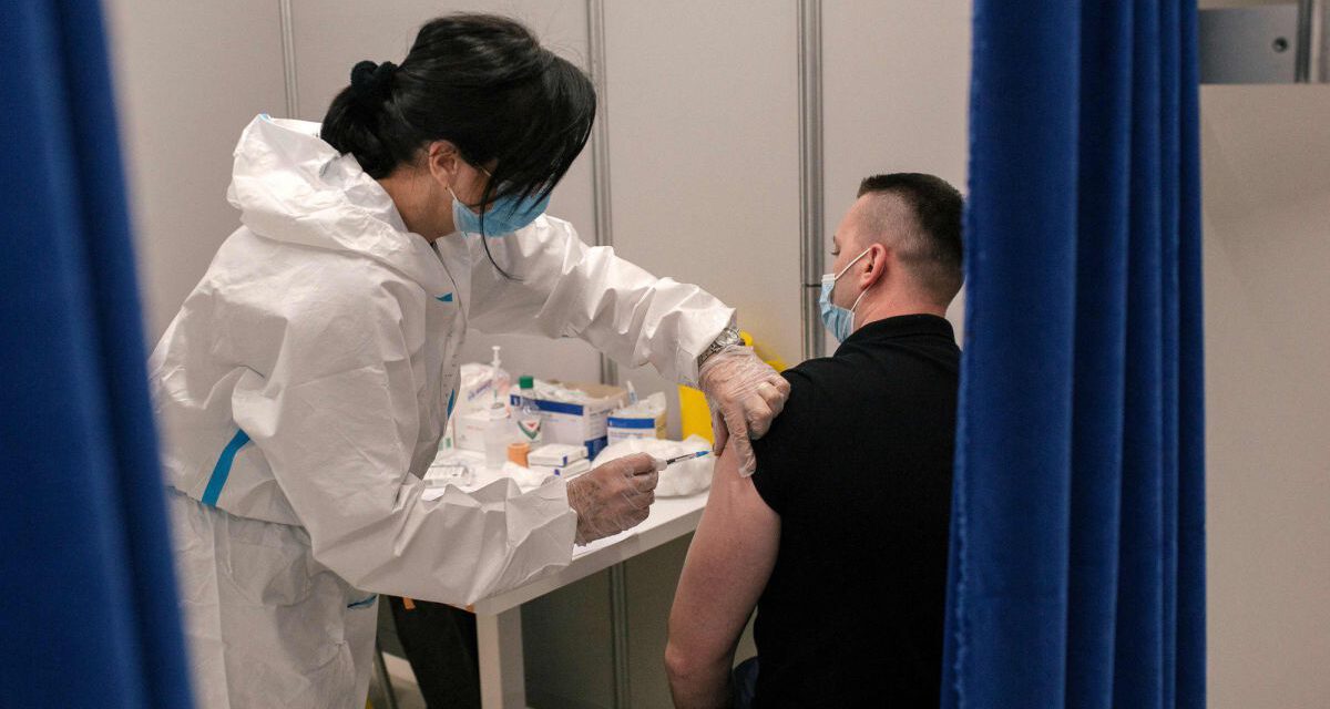 Más de seis millones de andaluces ya han recibido las dos dosis de la vacuna antiCovid