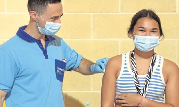 Más de la mitad de andaluces de entre 12 a 19 años tiene al menos una dosis