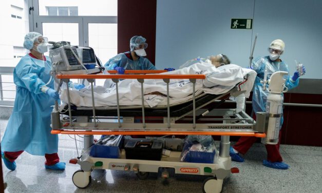 Sanidad registra 60 hospitalizados por Covid-19 menos en Andalucía