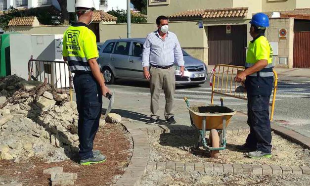 El Ayuntamiento arregla el acerado de acceso a Los Toruños tras finalizar los trabajos