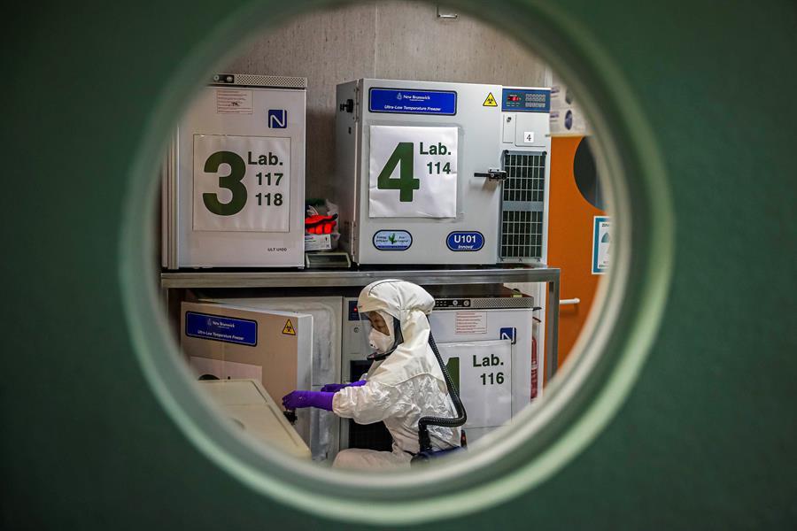 Los hospitalizados bajan a 343 y los ingresados en la UCI a 92