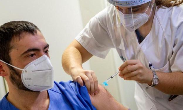 Baja la tasa Covid a 63 y se suman siete muertes y 392 casos