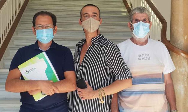 Calleja se reúne con la Asociación La Gaviota para preparar la Campaña de Navidad