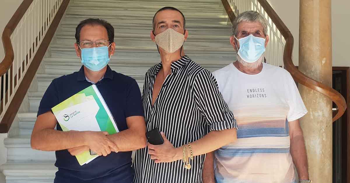 Calleja se reúne con la Asociación La Gaviota para preparar la Campaña de Navidad
