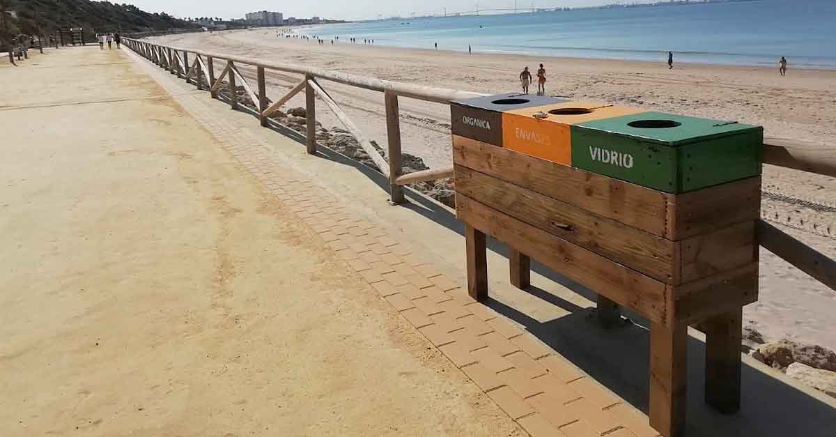Medio Ambiente instala nuevas isletas de reciclaje en el paseo Blas de Lezo
