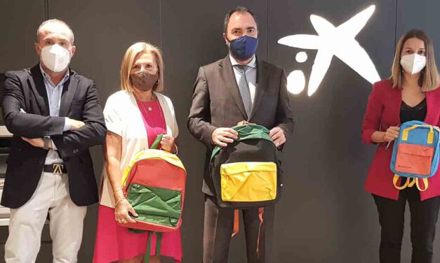 Entregados 568 kits de material escolar a El Puerto para los menores vulnerables