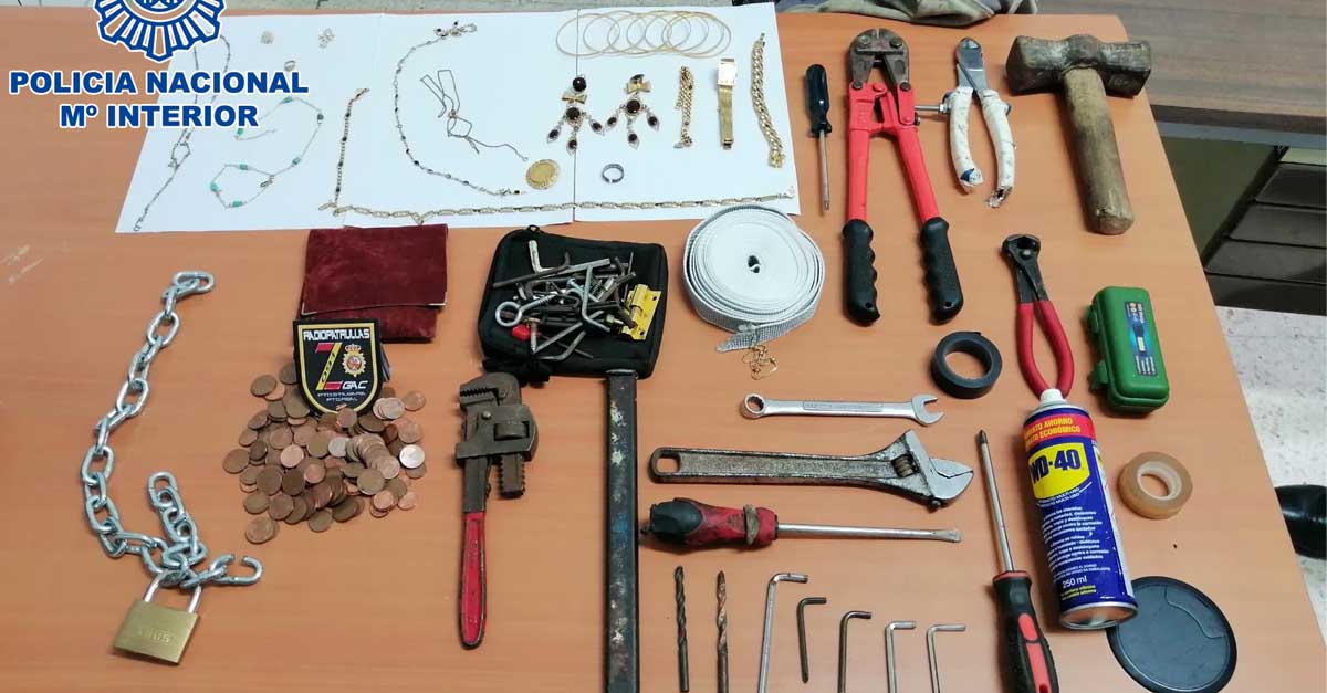 Detenidos en El Puerto tres personas cuando estaban robando en tres viviendas