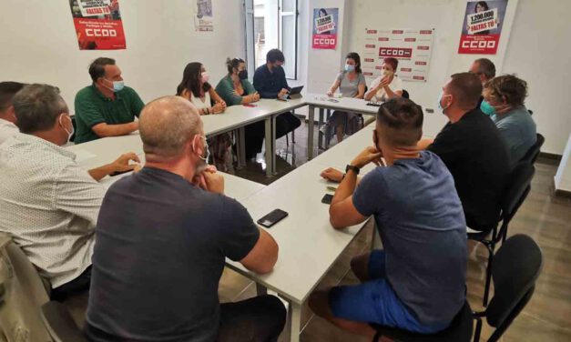 IU mantiene una reunión con las plantillas de las contratas municipales