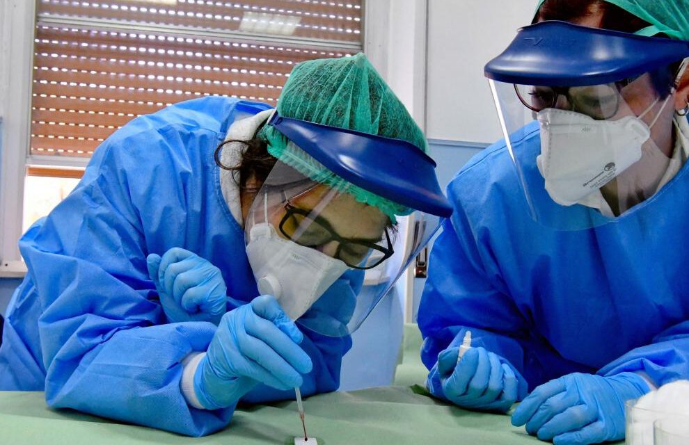 La nueva variante del SARS-CoV-2: una amalgama de 30 mutaciones que preocupan