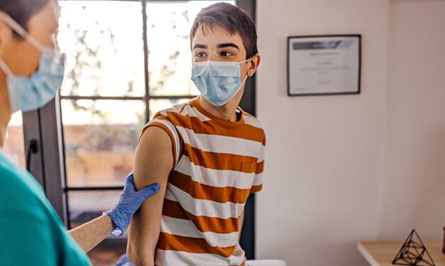 Salud pide a Sanidad que acelere trámites para vacunar a menores de 12 años