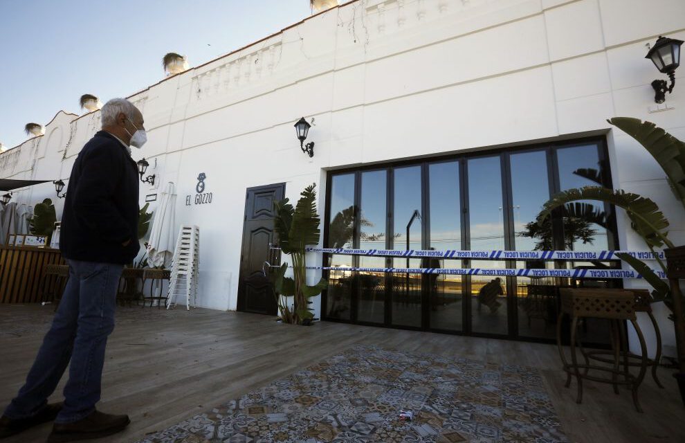 Diez heridos y 200 desalojados al ceder una escalera en un pub de La Carlota