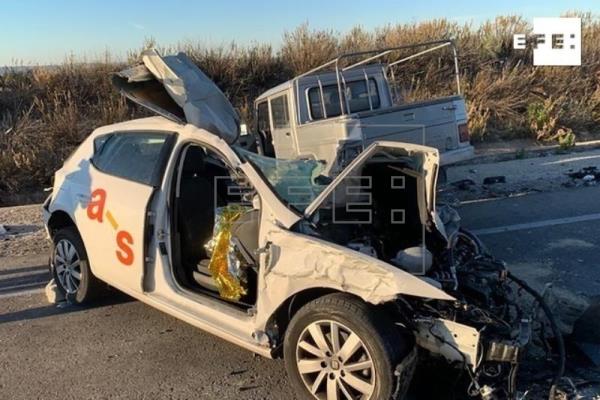 Un fallecido y varios heridos en un choque entre un autobús y dos turismos en Jerez