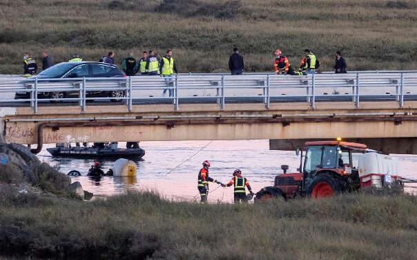 Hallan en el coche hundido de Aljaraque los cuerpos de los desaparecidos