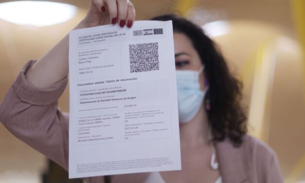 La Junta espera permiso para imponer el certificado covid en centros sanitarios