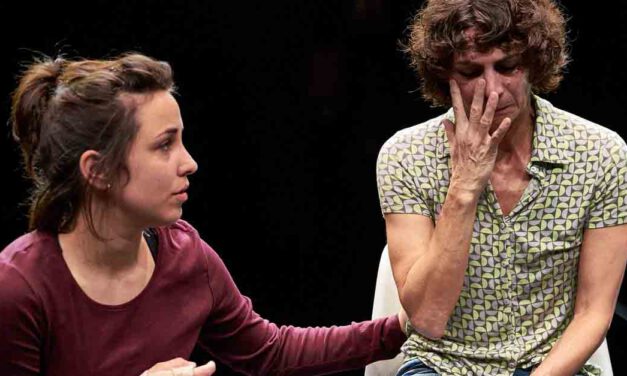 La obra teatral 'La Isla' y el guitarrista clásico Juan Antonio Núñez, este fin de semana en el Teatro