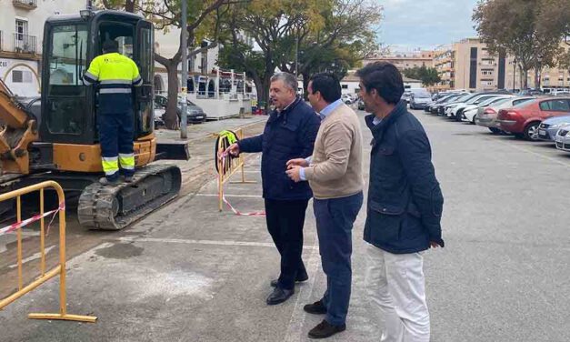 El Ayuntamiento inicia las obras para renovar el acerado en el entorno de la Plaza de Toros
