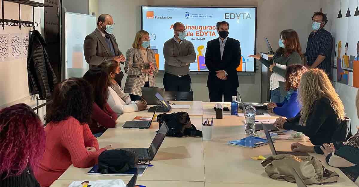El Ayuntamiento de El Puerto y Fundación Orange inauguran una nueva Aula Digital