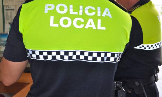 Dos policías locales de Andújar salvan la vida a un bebé de nueve días que no respiraba