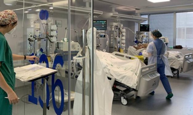 Andalucía baja cinco hospitalizados hasta 169 y los pacientes en UCI disminuyen