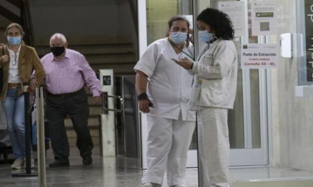 Andalucía implanta el pasaporte Covid para visitar hospitales y residencias