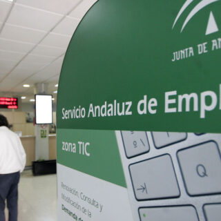 El paro en Andalucía bajó en noviembre un 1,13%, hasta las 800.248 personas