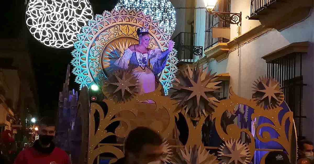 La cabalgata de la Estrella de la Ilusión llena de ambiente navideño las calles de El Puerto