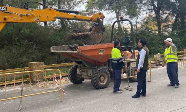 El Ayuntamiento lleva a cabo la reparación de la calzada en el Camino de los Enamorados
