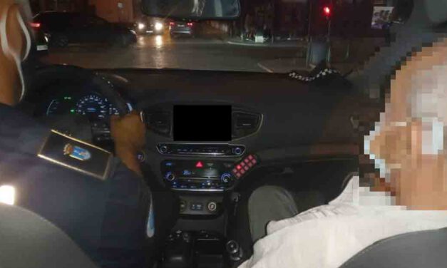 La Policía Local traslada a su domicilio a una persona de 72 años que se había desorientado