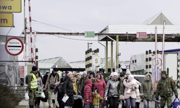 Llega un grupo de refugiados para alojarse en el Albaicín