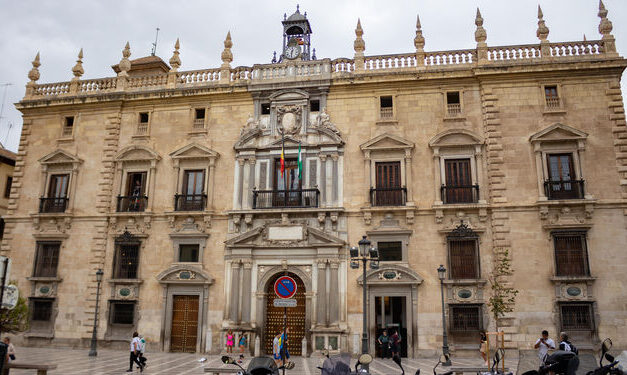 Seis años y medio por varios robos violentos en gasolineras y comercios en Granada