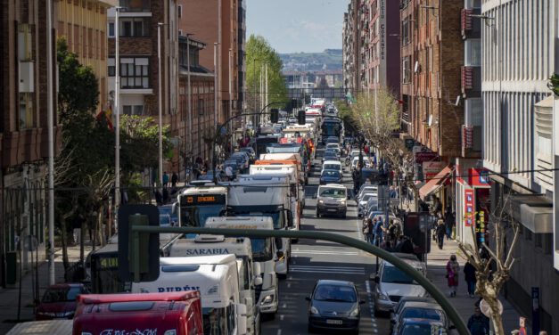 La ministra Sánchez se reunirá con los transportistas convocantes del paro
