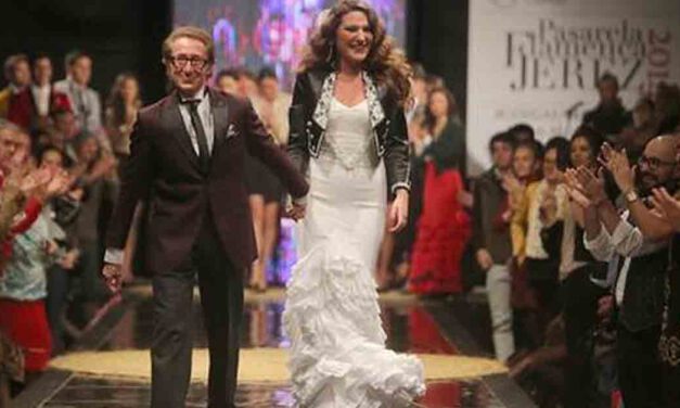 Desfile con diseños de Salvador Egea a beneficio de la Hermandad del Rocío de El Puerto